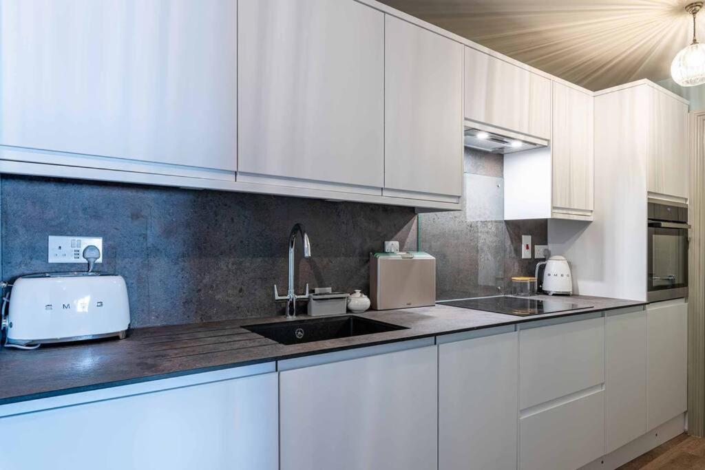 Modern, Relaxing 1 Bed Apartment Bath Kültér fotó